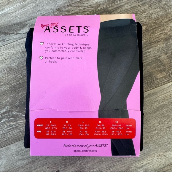 NWT! Spanx Assets Seamless Leggings - Size Medium - Black - Picture 4 of 4